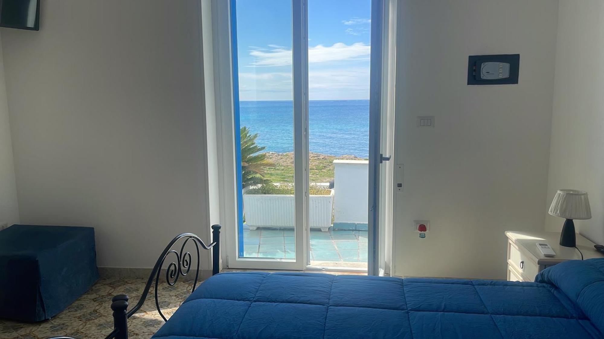 마리나디만카베르사 Casa Direttamente Sul Mare 빌라 외부 사진